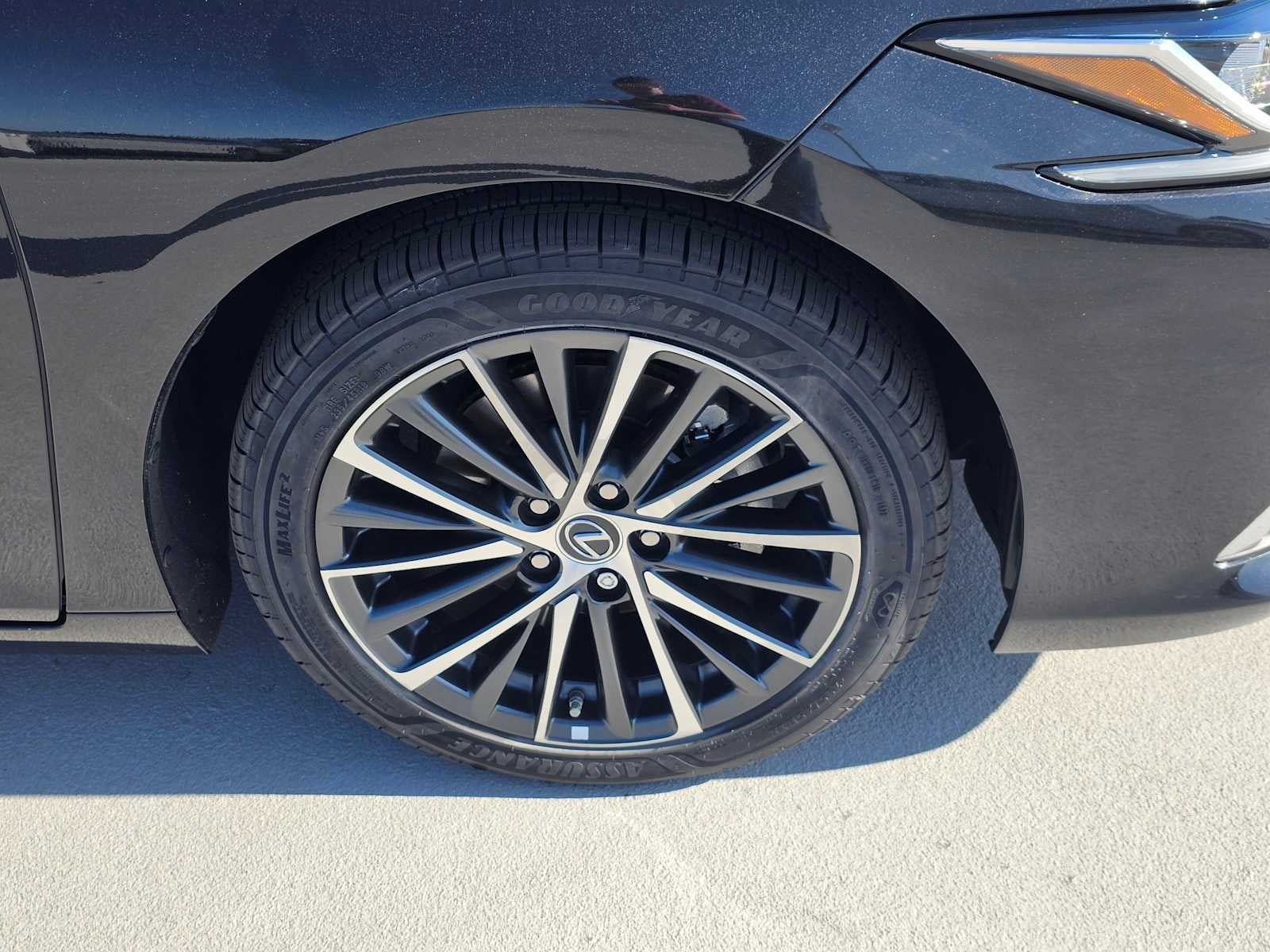 2025 Lexus ES 300h ES 300h