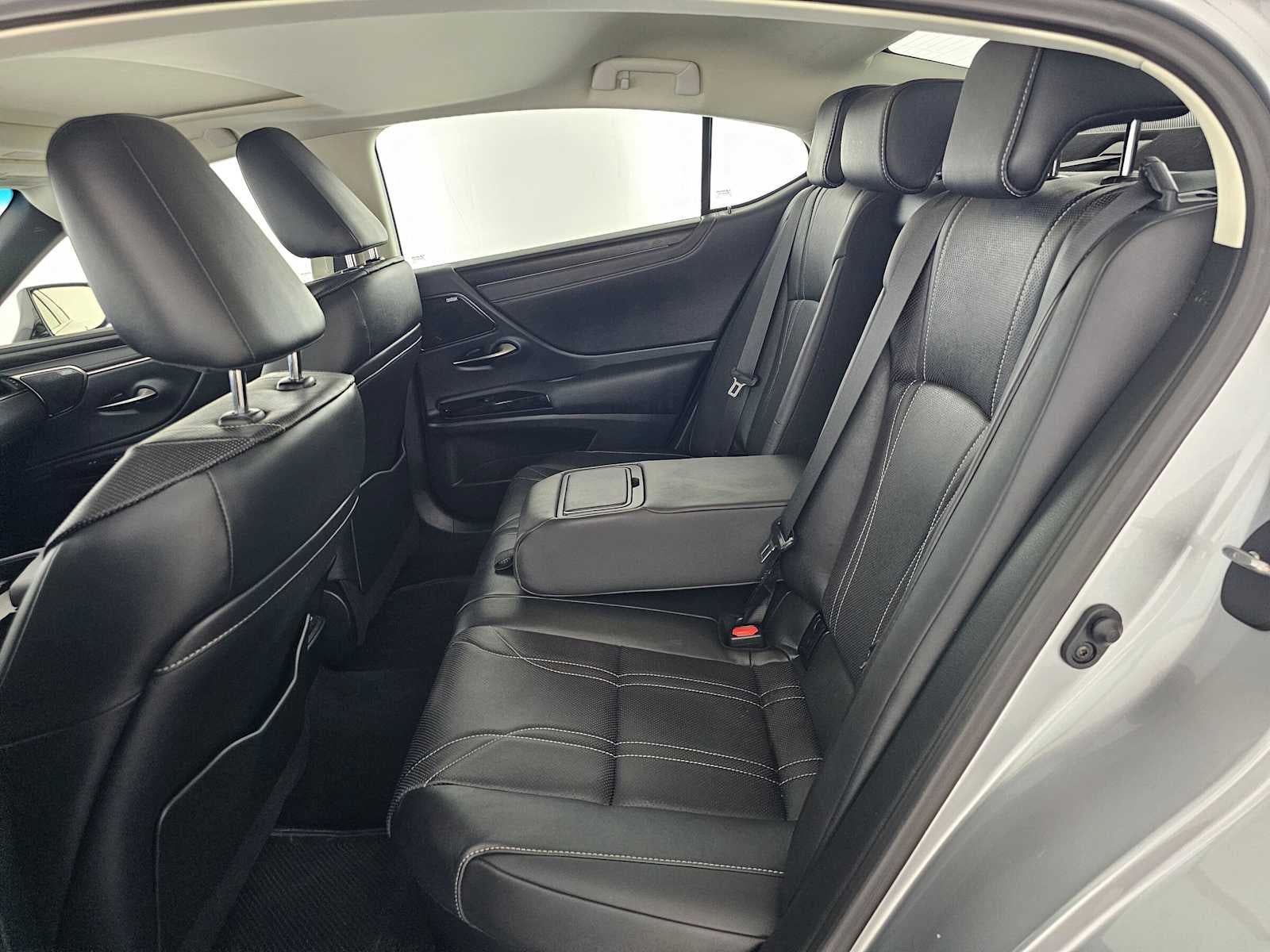 2023 Lexus ES 300h Luxury