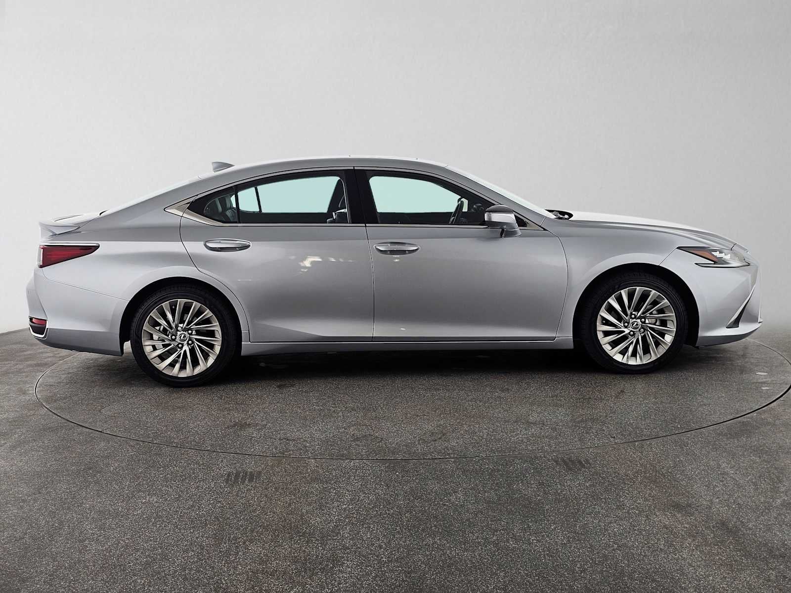2023 Lexus ES 300h Luxury