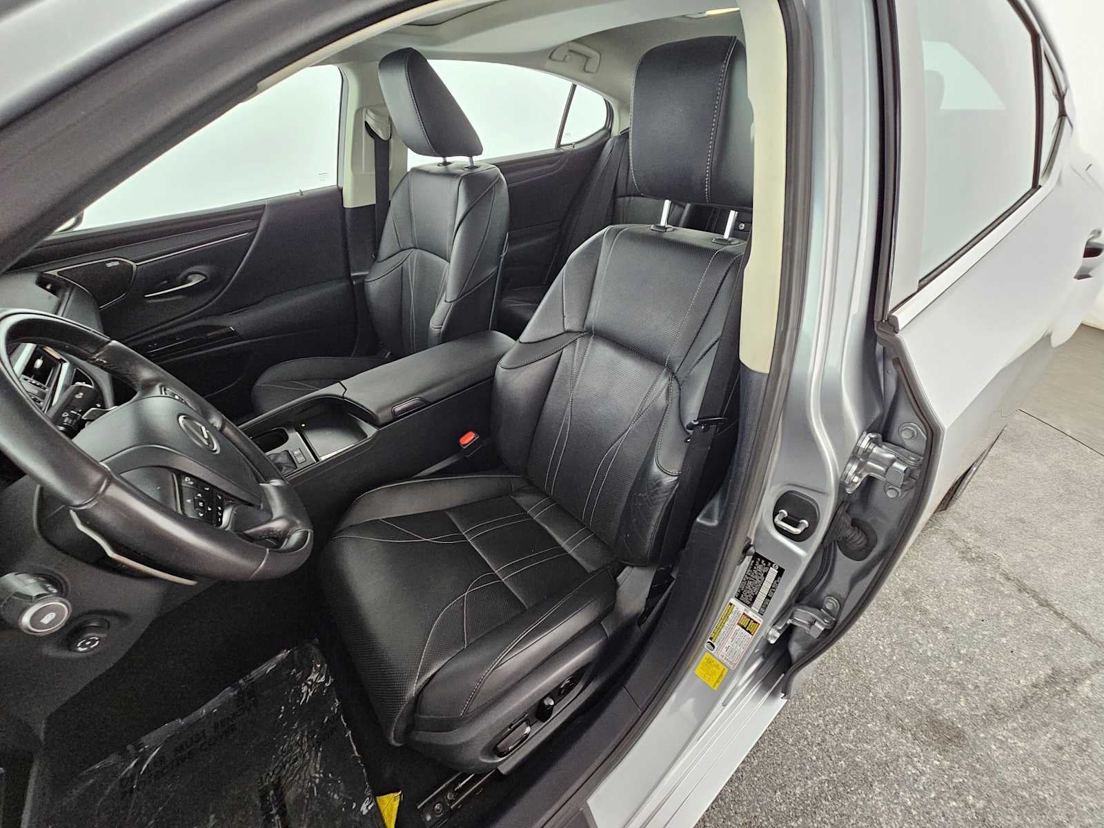 2023 Lexus ES 300h Luxury