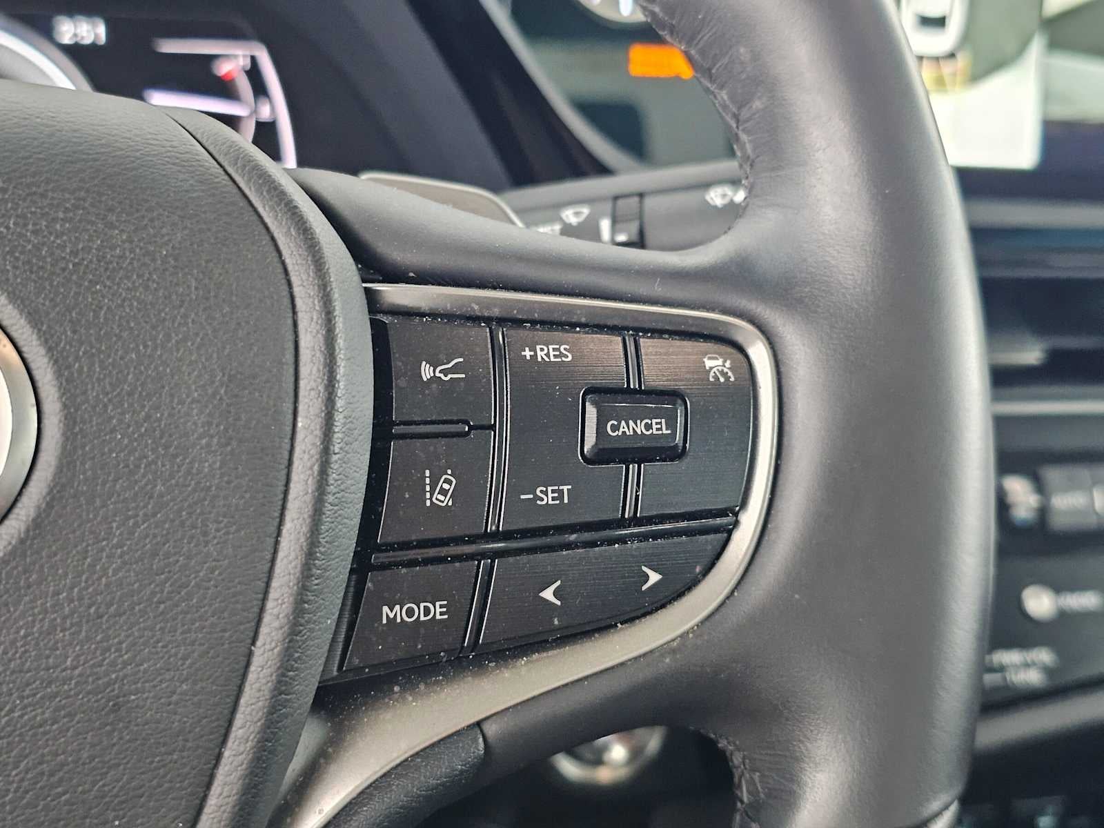 2023 Lexus ES 300h Luxury