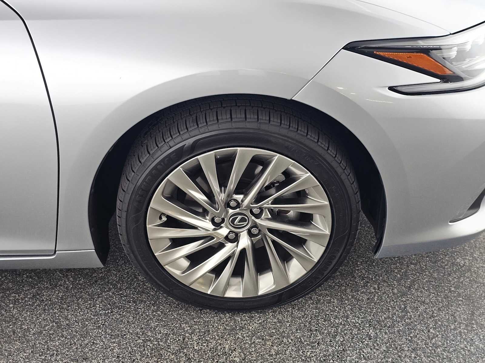 2023 Lexus ES 300h Luxury
