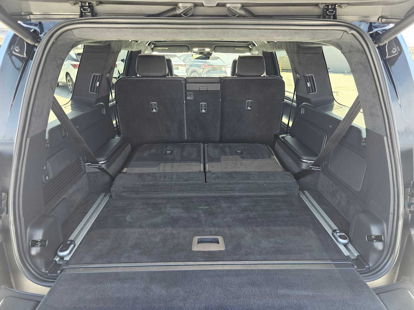 2024 Rivian R1S Adventure