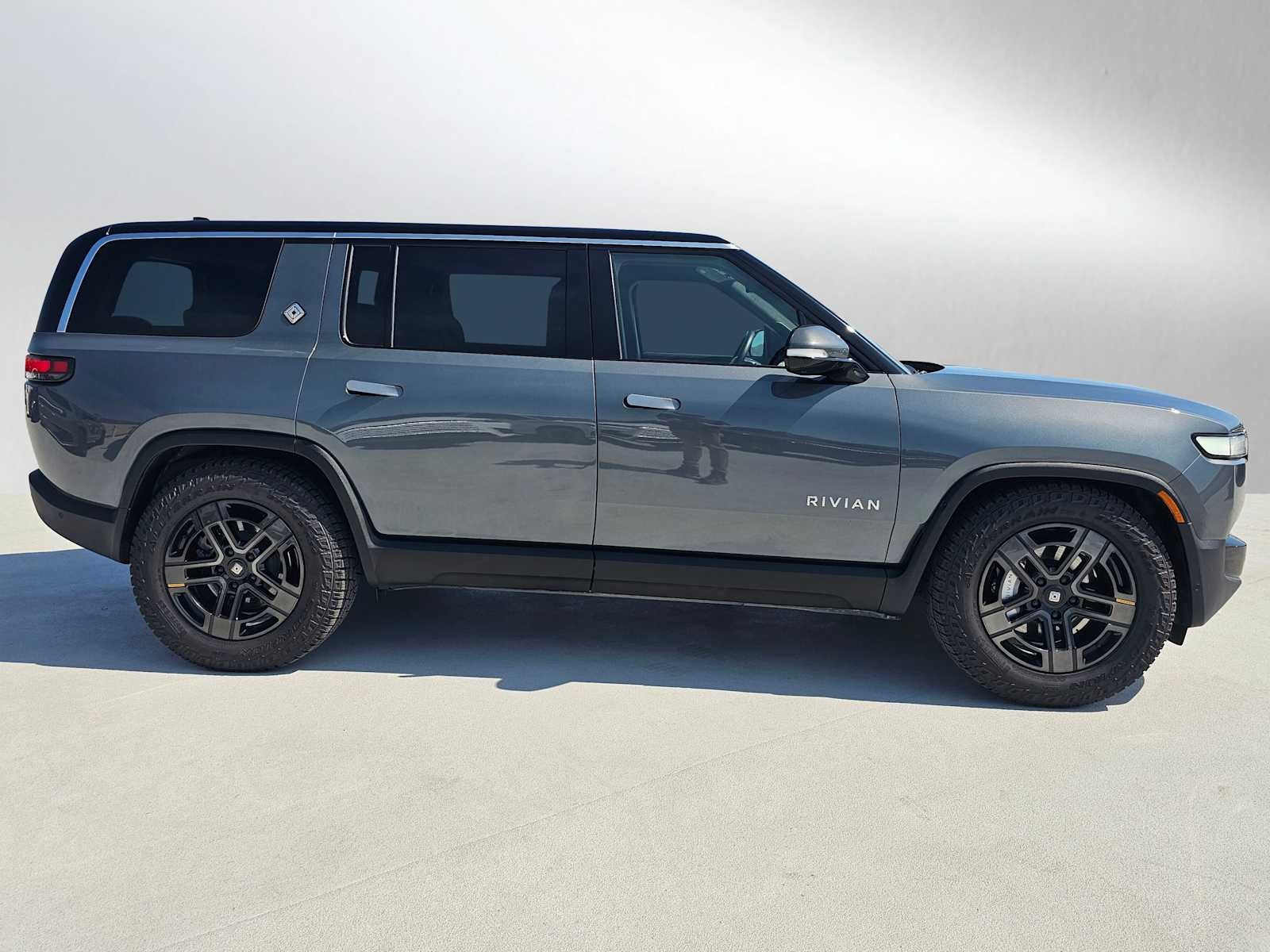 2024 Rivian R1S Adventure