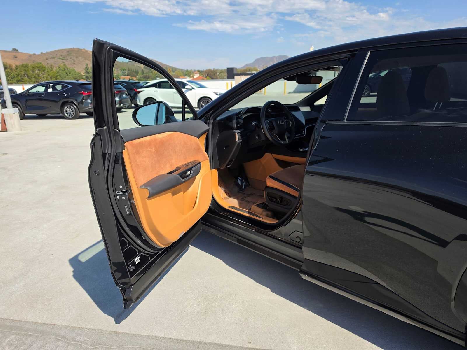 2023 Lexus RZ 450e Luxury
