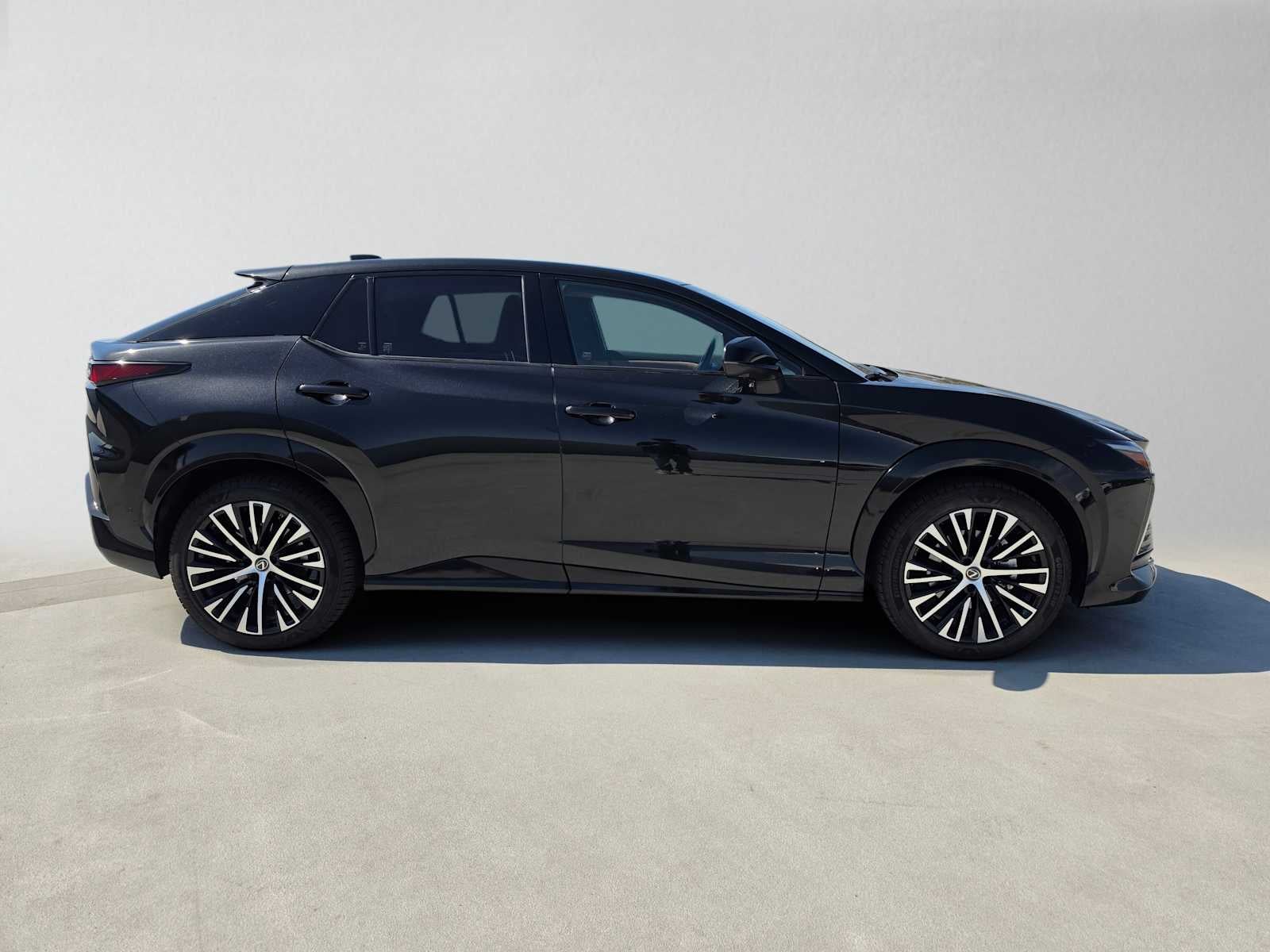 2023 Lexus RZ 450e Luxury