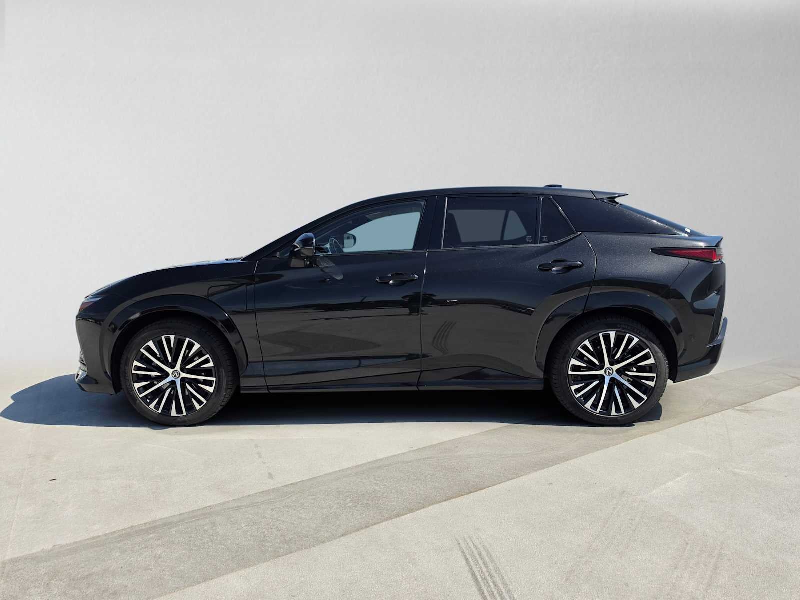 2023 Lexus RZ 450e Luxury