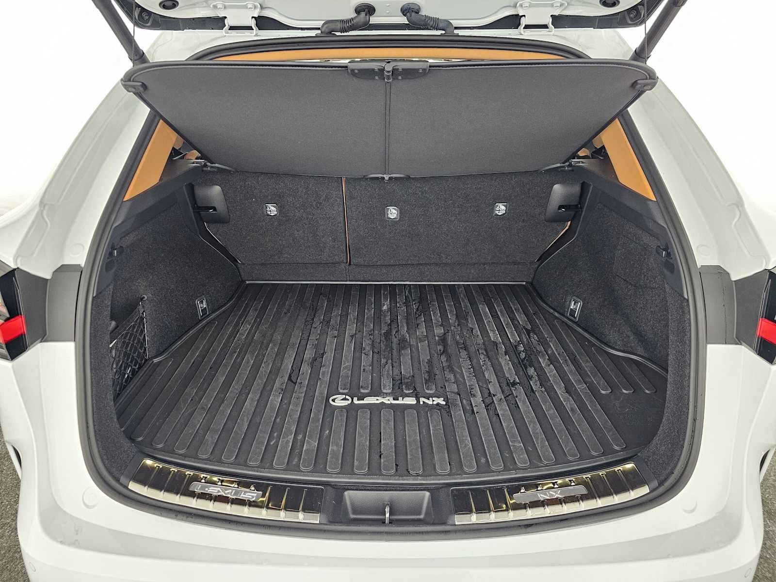 2026 Lexus NX 450h+ Luxury