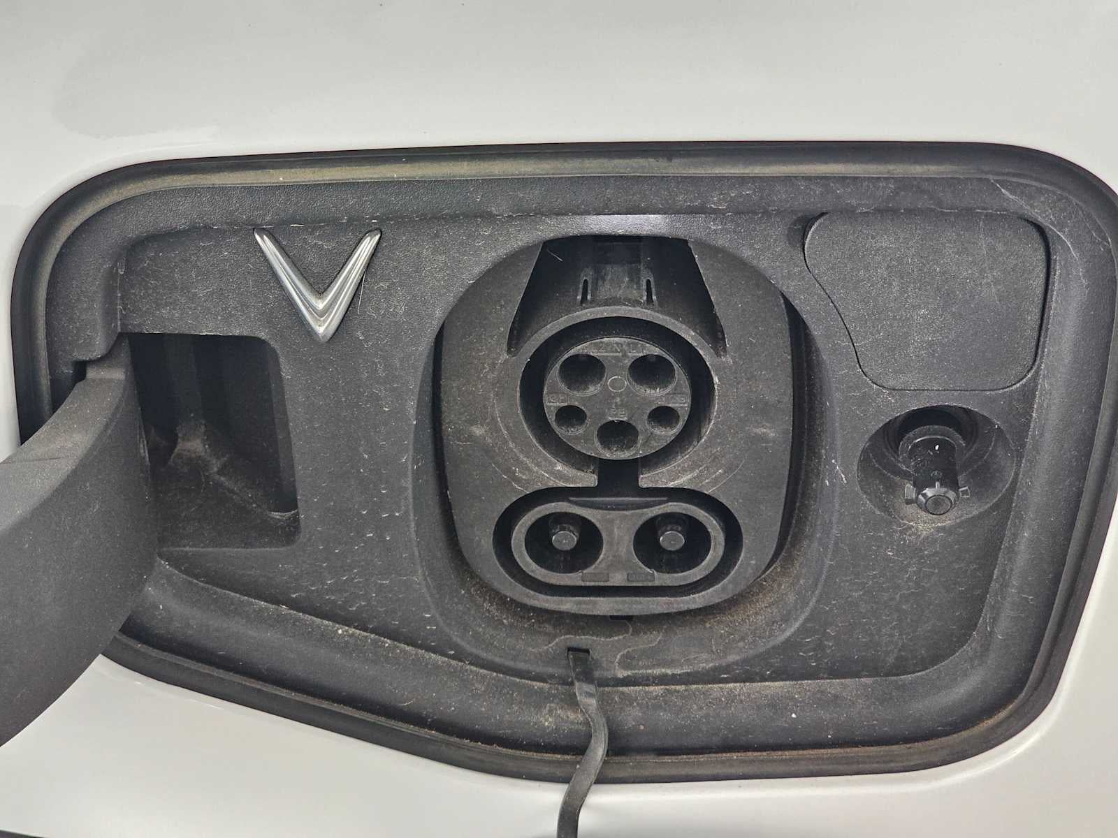 2023 VinFast VF 8 Eco