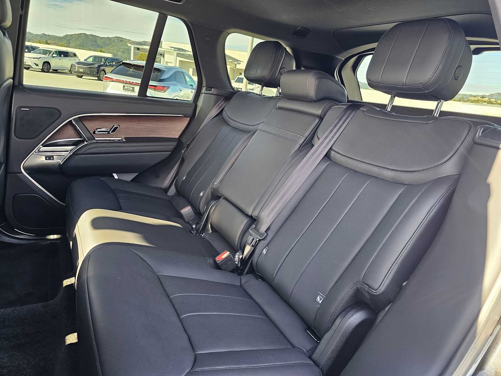 2025 Land Rover Range Rover SE