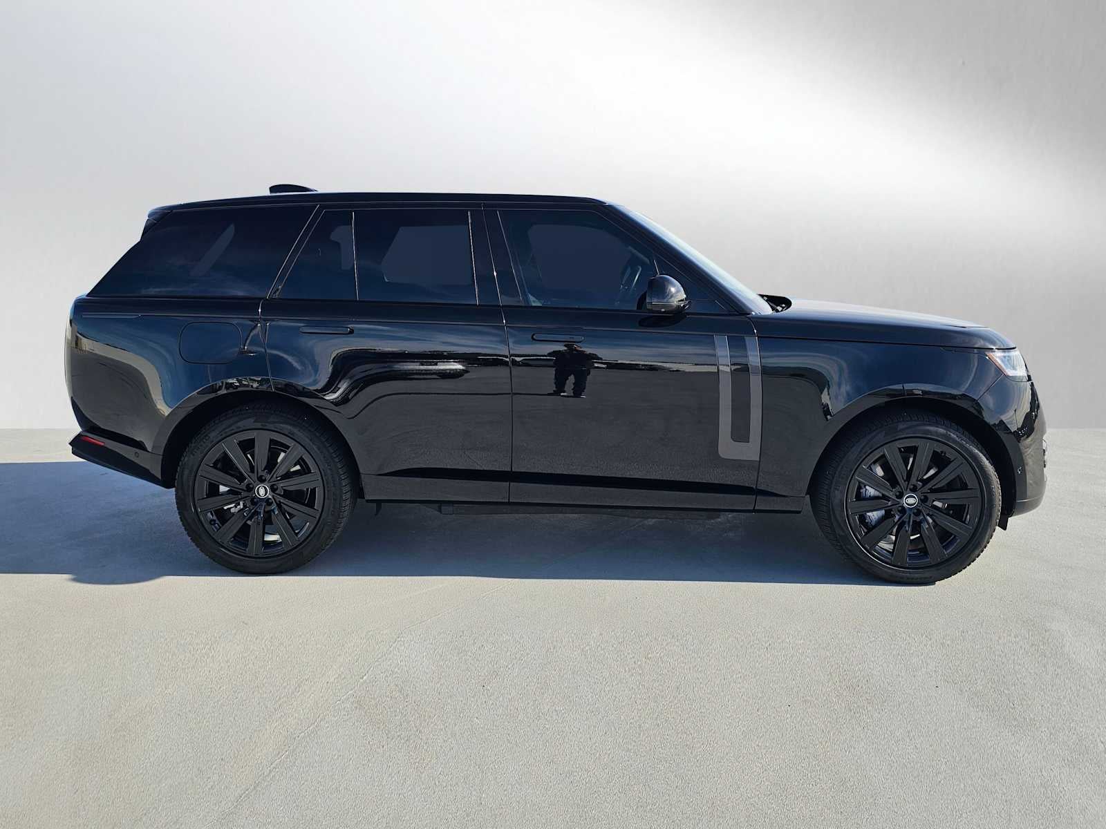 2025 Land Rover Range Rover SE