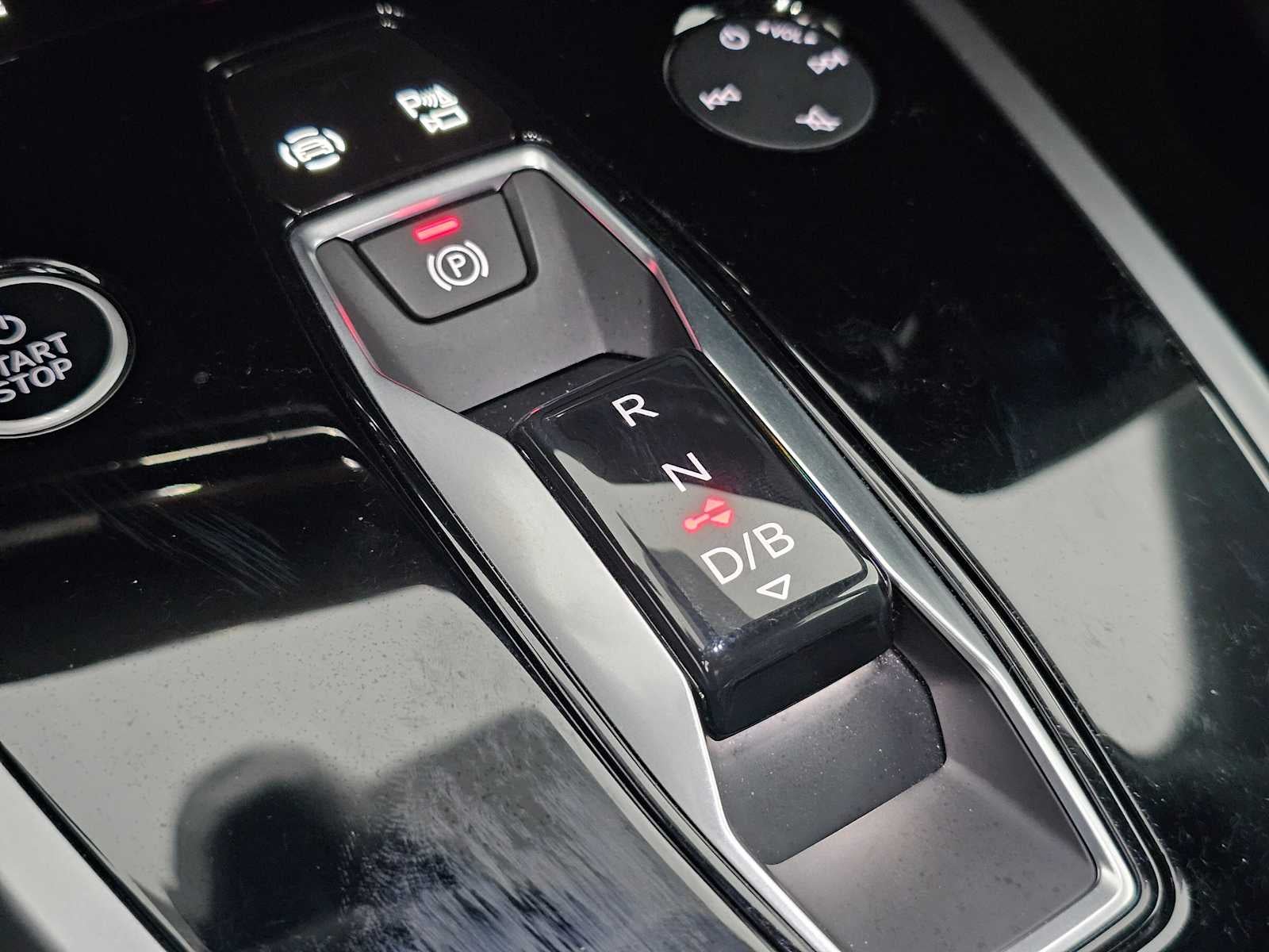 2024 Audi Q4 e-tron Premium Plus