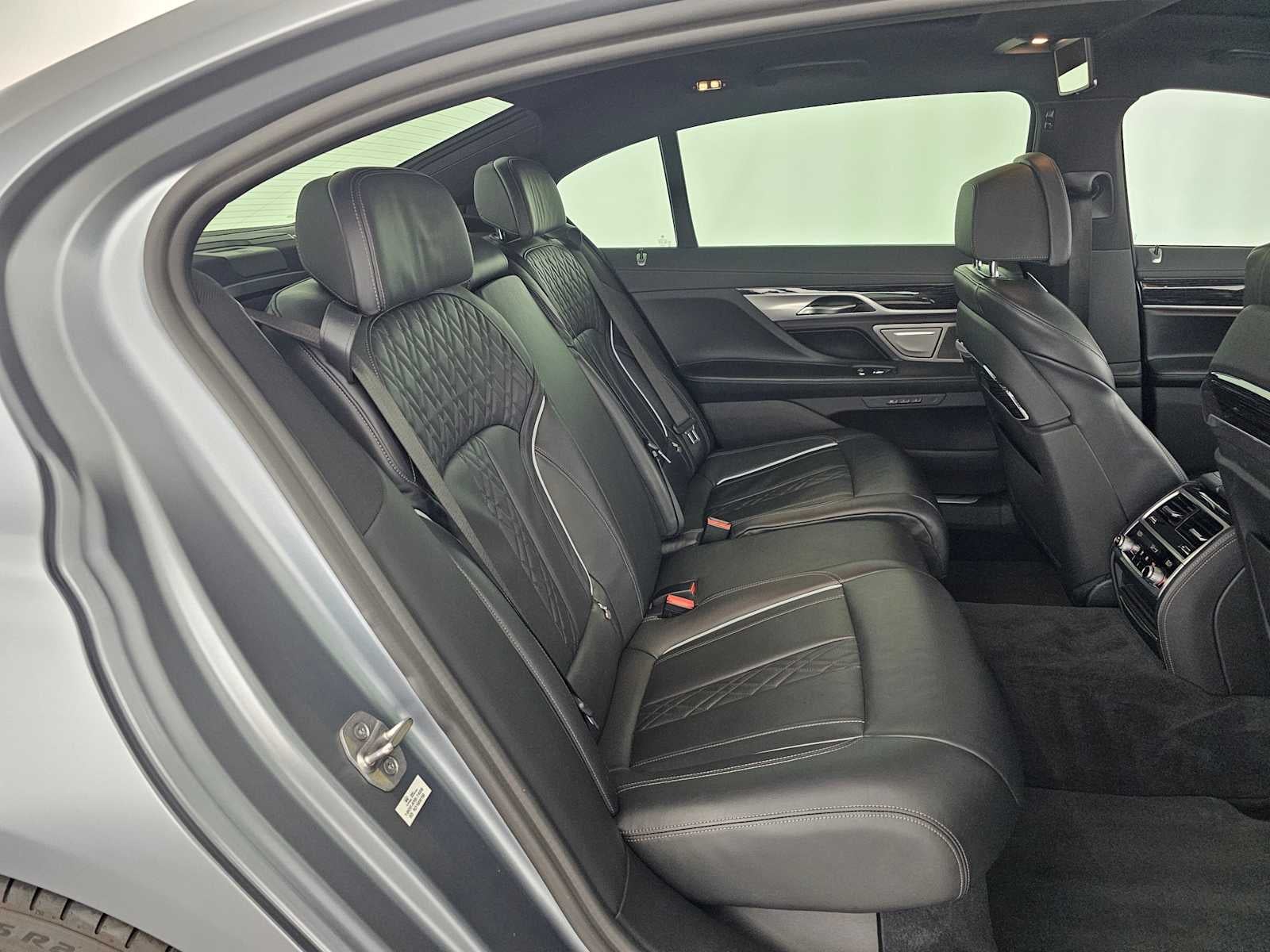 2022 BMW 7 Series 740i