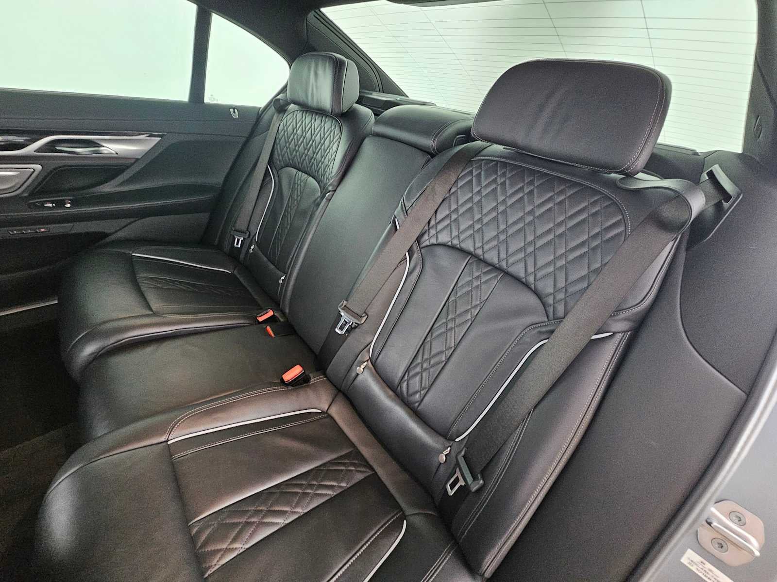 2022 BMW 7 Series 740i