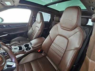 2022 Porsche Cayenne Turbo S E-Hybrid