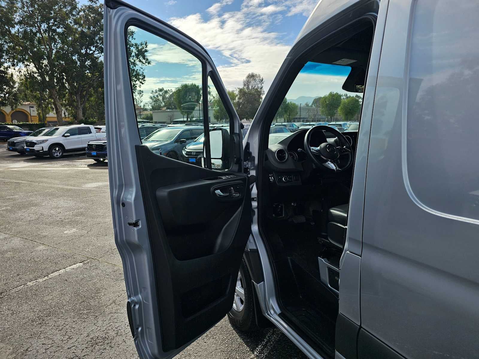 2025 Mercedes-Benz Sprinter Cargo Van 2500 Standard Roof I4 Diesel HO 144" RWD