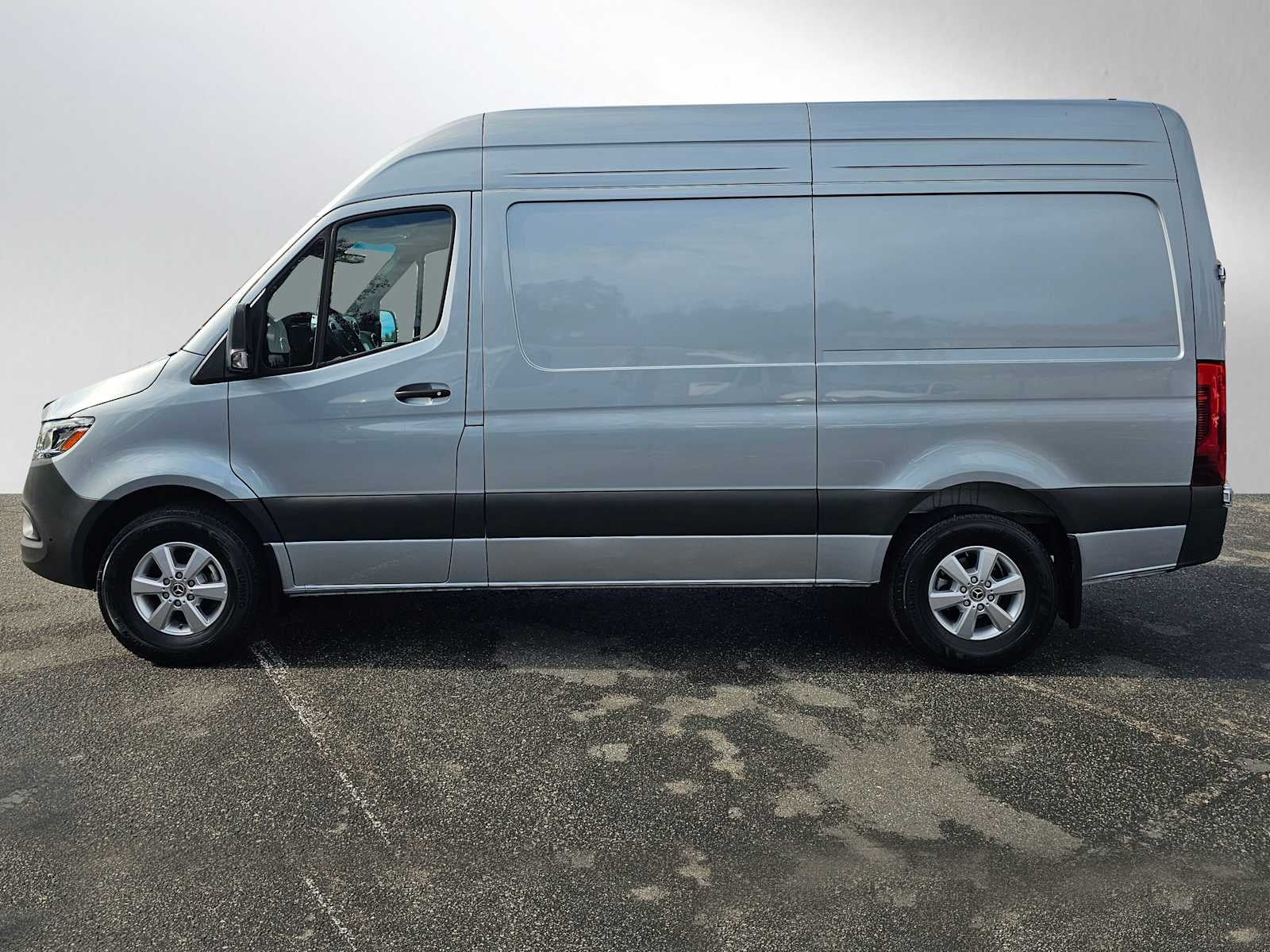 2025 Mercedes-Benz Sprinter Cargo Van 2500 Standard Roof I4 Diesel HO 144" RWD
