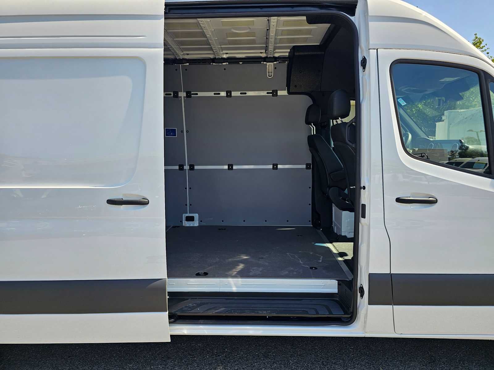 2025 Mercedes-Benz Sprinter Cargo Van 2500 High Roof I4 Diesel HO 170 RWD