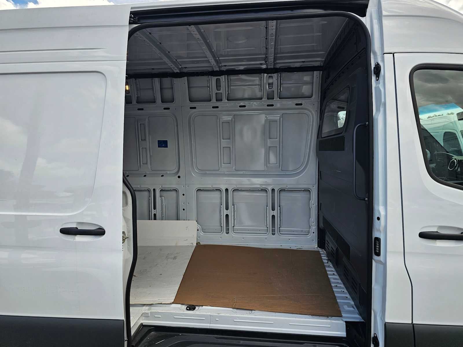 2025 Mercedes-Benz Sprinter Cargo Van 2500 High Roof I4 Diesel HO 170 Extended RWD